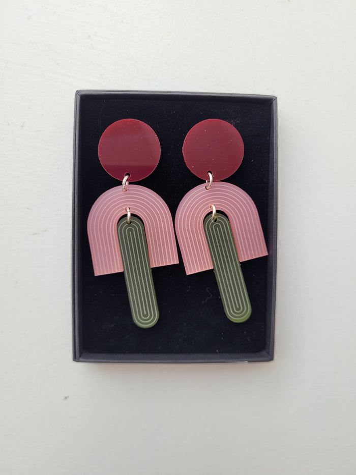 Arc Etched Burgundy/Green Drop Earrings