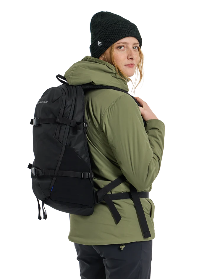 Product image of Burton Day Hiker 22L Backpack[Variant:True Black]