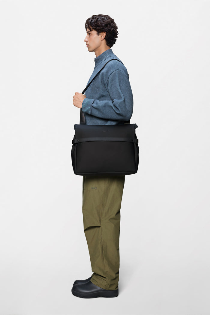 RAINS OTG Messenger Bag Black 13L H32 x D11 x W40 cm Messenger