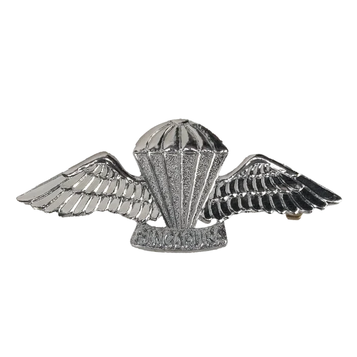 Singapore Armed Forces Female Parachutist - Singapore Army Surplus - Flags, Badges & Insignia