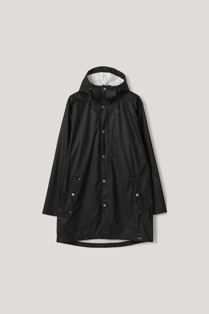Timeless rain jacket made from recycled PU material.