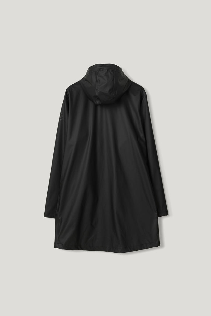 Timeless rain jacket made from recycled PU material.